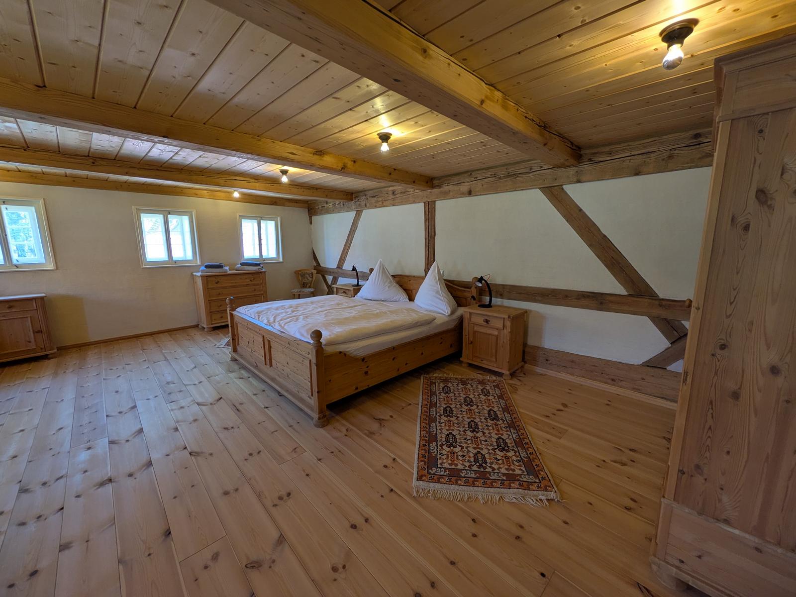Gitterbett im Familienzimmer